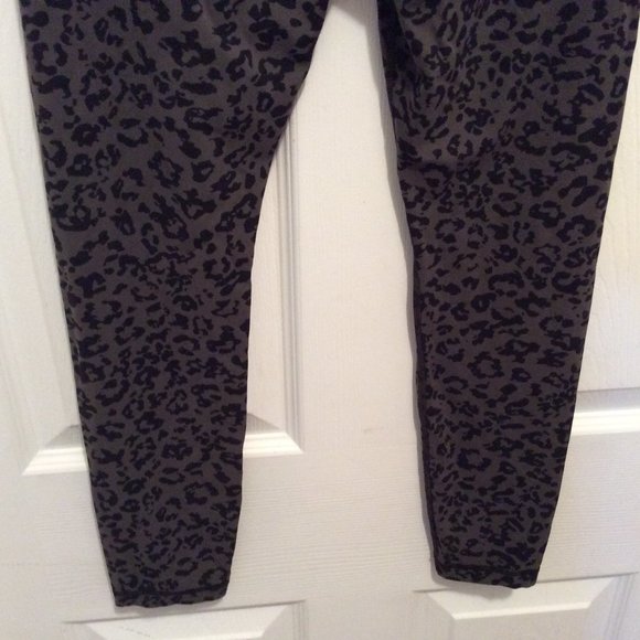 Athleta Leggings SP Gray Black Animal Print - Picture 7 of 8
